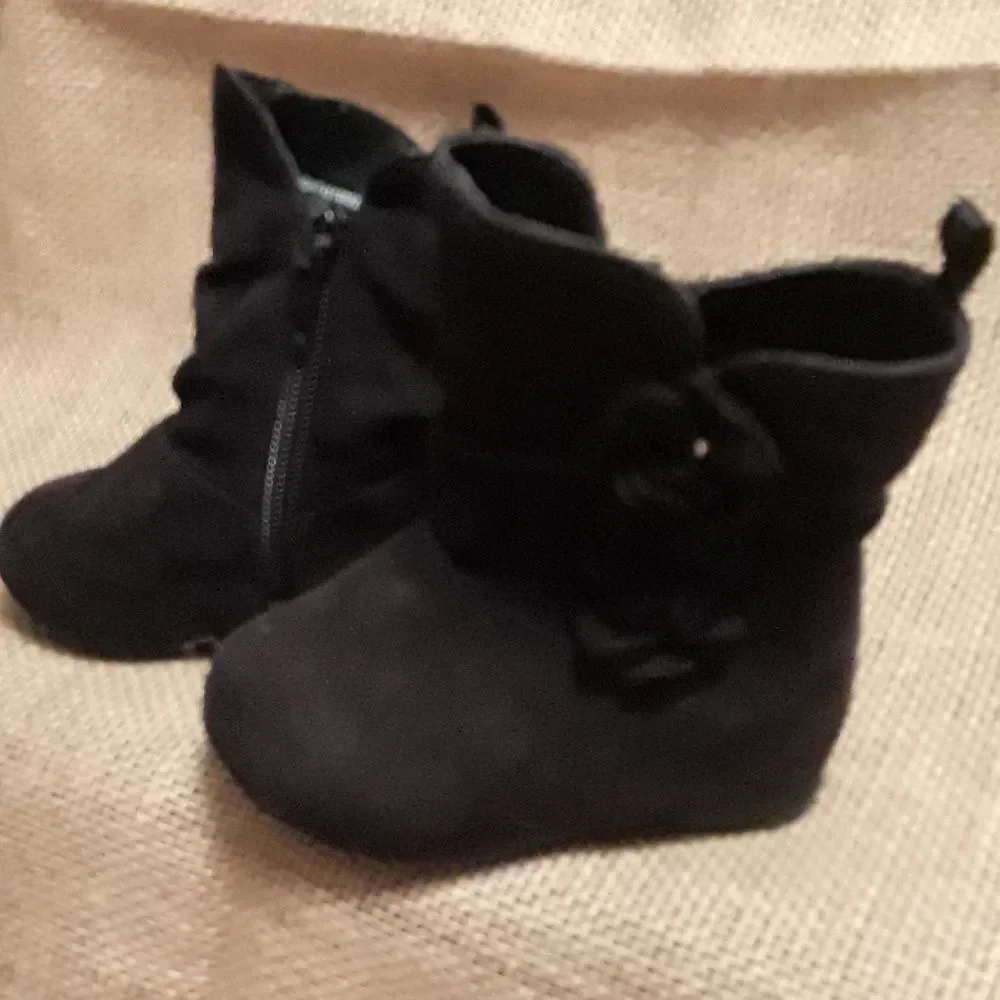 8 for $20 Size 4 Healthtex Black Girls Boots